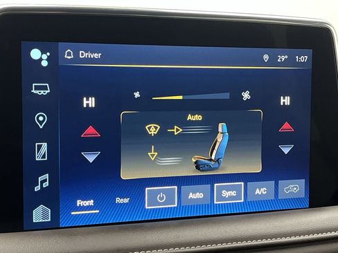 Used 2023 Chevrolet Suburban LT w/ Luxury Package image 21