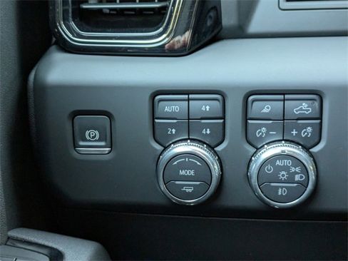 Used 2025 GMC Sierra 1500 AT4 image 25
