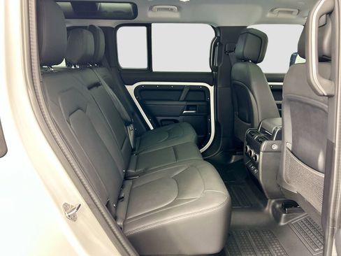 Used 2025 Land Rover Defender 110 S image 21