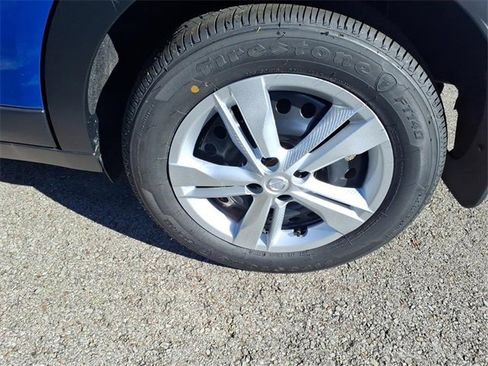 New 2025 Nissan Kicks Play S image 4