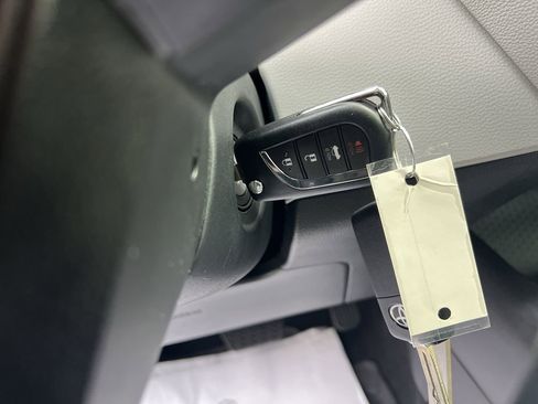 Used 2025 Toyota Corolla LE image 37