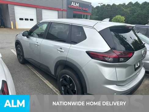 Used 2024 Nissan Rogue SV AWD/4WD image 5