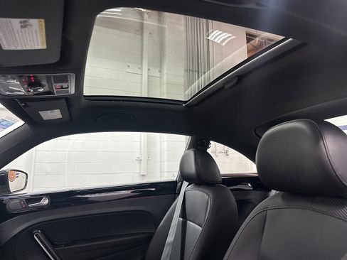Used 2019 Volkswagen Beetle 2.0T SE image 29