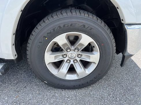 Used 2022 RAM 1500 Laramie AWD/4WD image 9