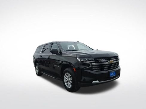 Used 2022 Chevrolet Suburban LT image 3