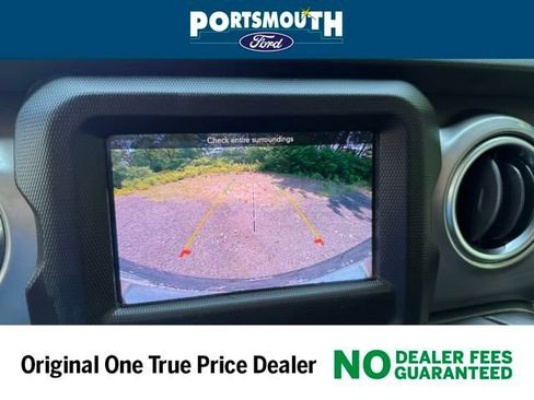 Used 2020 Jeep Wrangler Unlimited Sahara AWD/4WD image 9