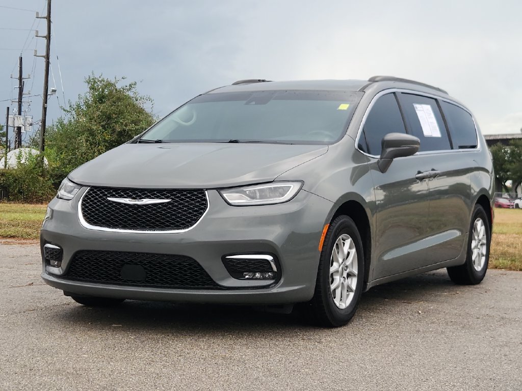 Used 2022 Chrysler Pacifica Touring-L FWD image 2