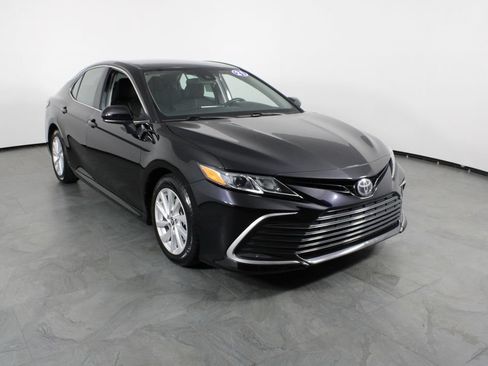 Used 2021 Toyota Camry LE FWD image 4