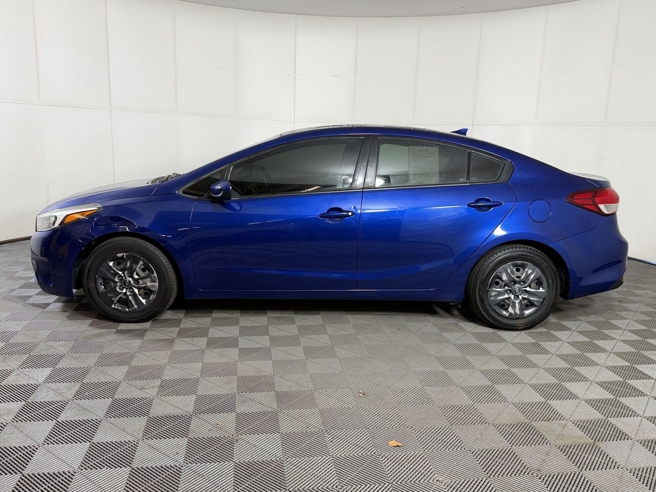 Used 2017 Kia Forte LX w/ LX Popular Package FWD image 2