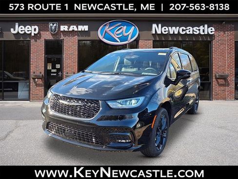 Used 2026 Chrysler Pacifica Limited w/ S Appearance Package AWD/4WD image 1