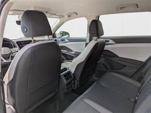 New 2025 Volkswagen Taos SE image 25