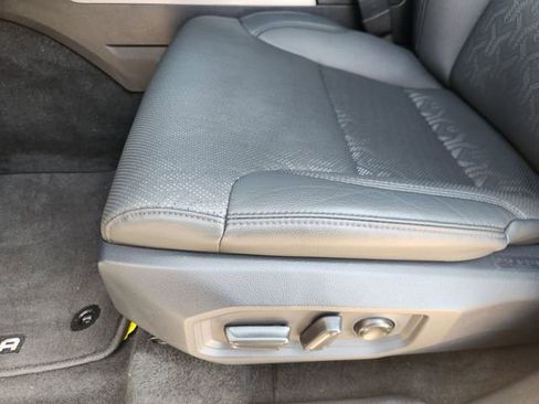 Used 2025 Toyota Tundra Limited AWD/4WD image 33