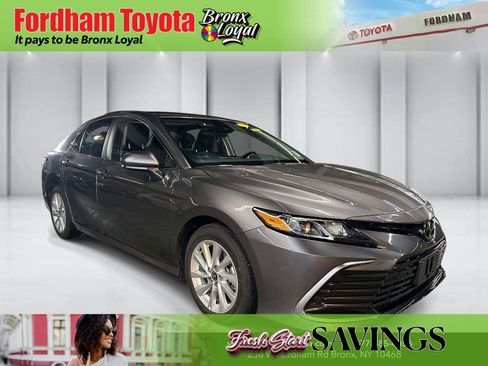 Used 2024 Toyota Camry LE image 1