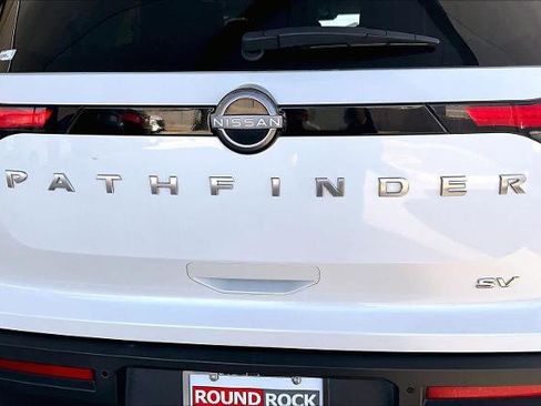 Certified 2024 Nissan Pathfinder SV image 9