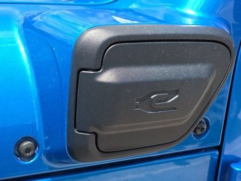 Used 2022 Jeep Wrangler Unlimited Sahara w/ Safety Group AWD/4WD image 12