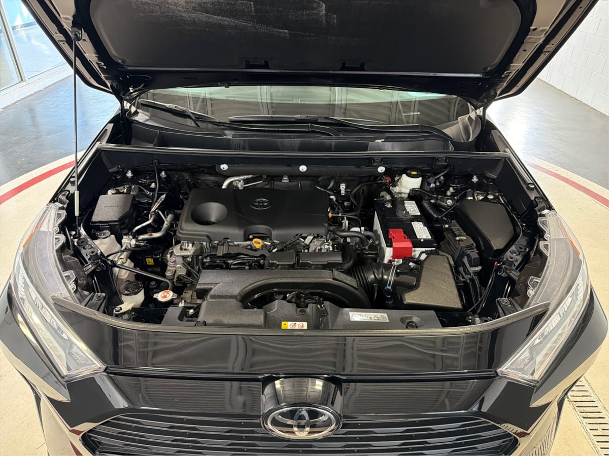 Used 2021 Toyota RAV4 XLE w/ XLE Grade Weather Package AWD/4WD image 11