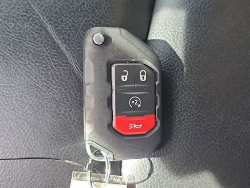 Used 2022 Jeep Wrangler Unlimited Sahara AWD/4WD image 35