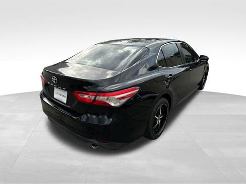 Used 2018 Toyota Camry L image 5