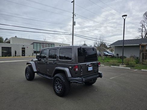 Used 2016 Jeep Wrangler Unlimited Sahara image 7