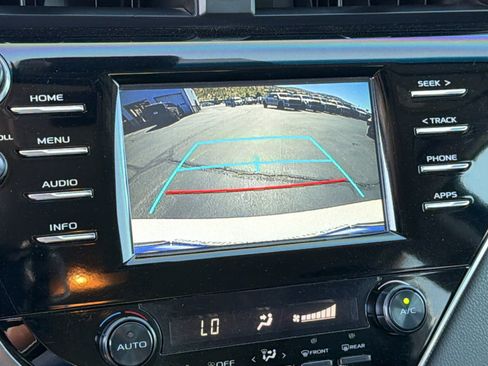 Used 2018 Toyota Camry FWD image 16