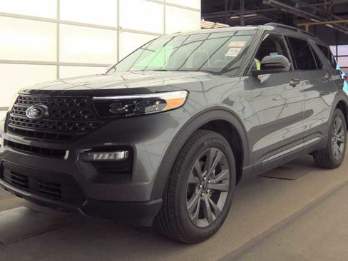 Used 2023 Ford Explorer XLT w/ Equipment Group 202A AWD/4WD image 1
