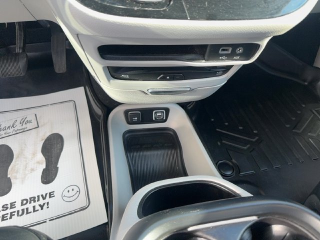 Used 2018 Chrysler Pacifica Touring-L Plus FWD image 24