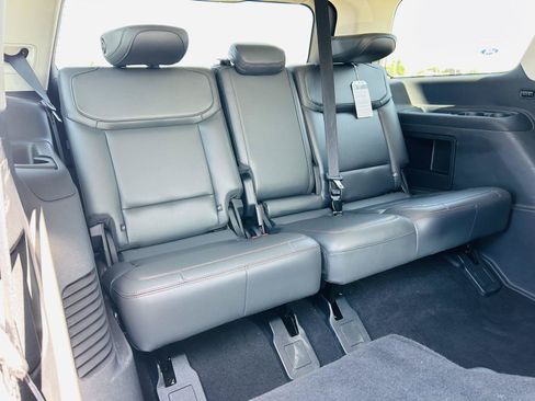 Used 2025 Ford Expedition Active AWD/4WD image 39