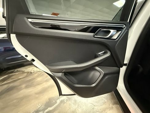 Used 2019 Porsche Macan image 19