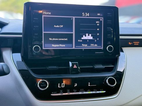 Used 2022 Toyota Corolla LE image 30