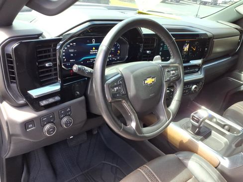 Used 2025 Chevrolet Silverado 1500 High Country AWD/4WD image 8