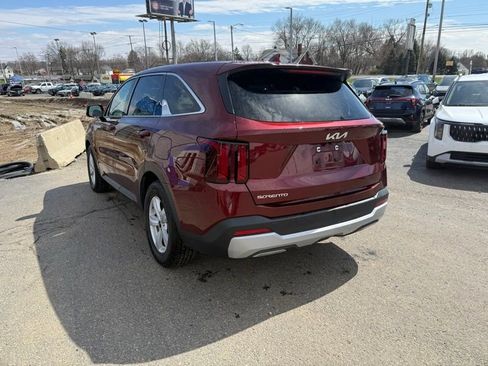 Certified 2024 Kia Sorento LX image 5