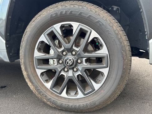 Used 2026 Toyota Tundra Limited AWD/4WD image 14