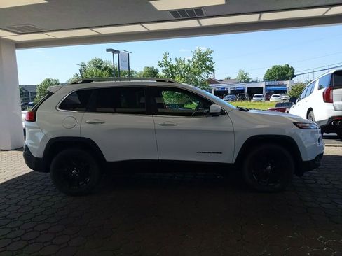 Used 2018 Jeep Cherokee Latitude Plus w/ Comfort/Convenience Group AWD/4WD image 5