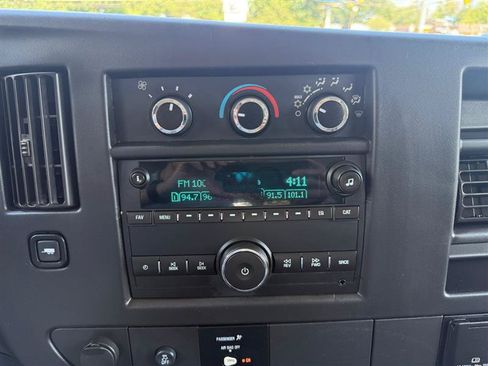 Used 2017 Chevrolet Express 2500 Extended RWD image 20