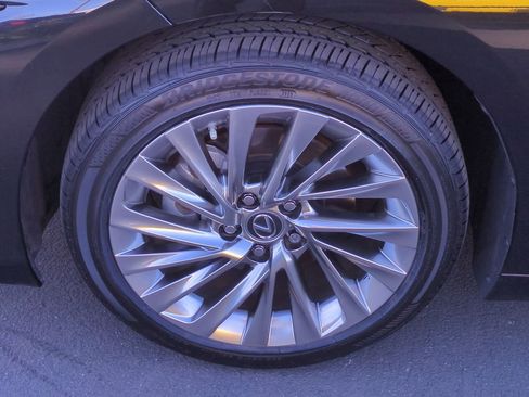 Used 2022 Lexus ES 300h Ultra Luxury image 10