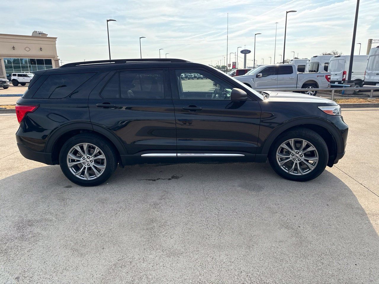 Used 2020 Ford Explorer XLT w/ Equipment Group 202A RWD image 18