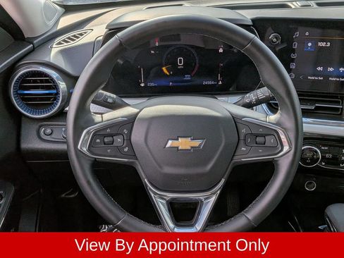 Used 2025 Chevrolet Trax LT w/ LT Convenience Package FWD image 22