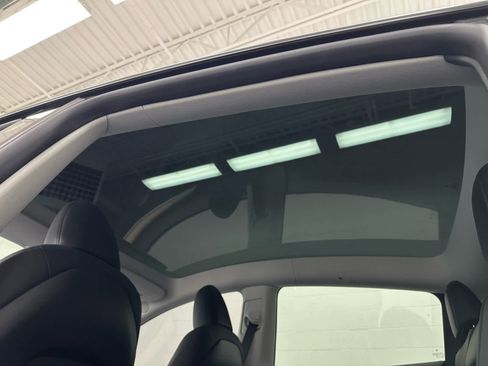 Used 2023 Tesla Model Y Long Range image 37