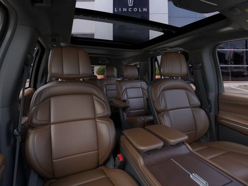 New 2026 Lincoln Navigator Reserve AWD/4WD image 10