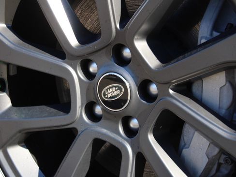 Used 2023 Land Rover Range Rover SE image 12