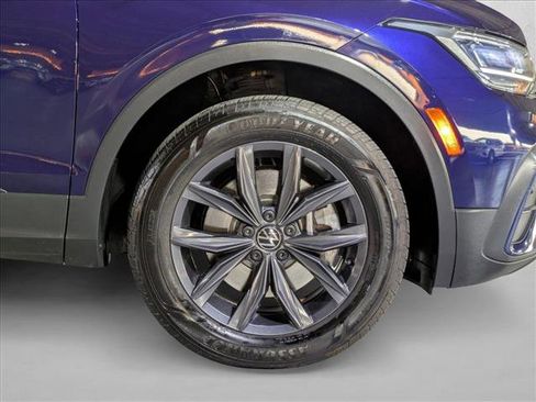Used 2023 Volkswagen Tiguan SE w/ Panoramic Sunroof Package image 24
