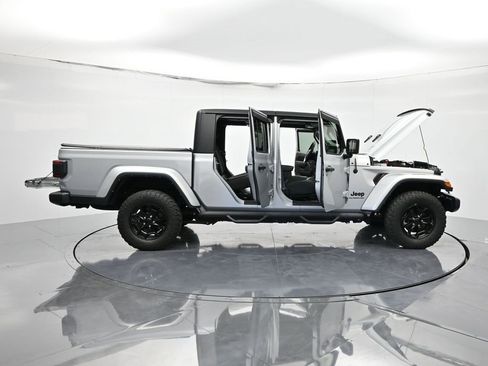 Used 2022 Jeep Gladiator Willys image 46