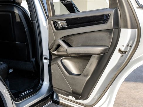 Used 2020 Porsche Cayenne image 43