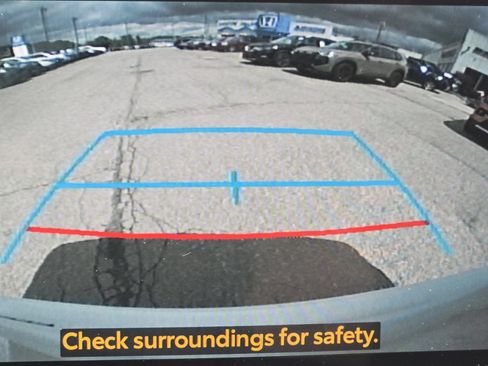 Used 2023 Toyota Highlander XLE FWD image 4