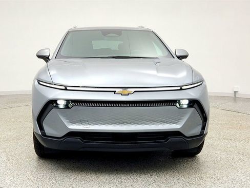 Used 2026 Chevrolet Equinox EV LT FWD image 2