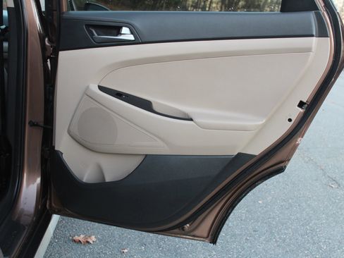 Used 2017 Hyundai Tucson Sport image 16