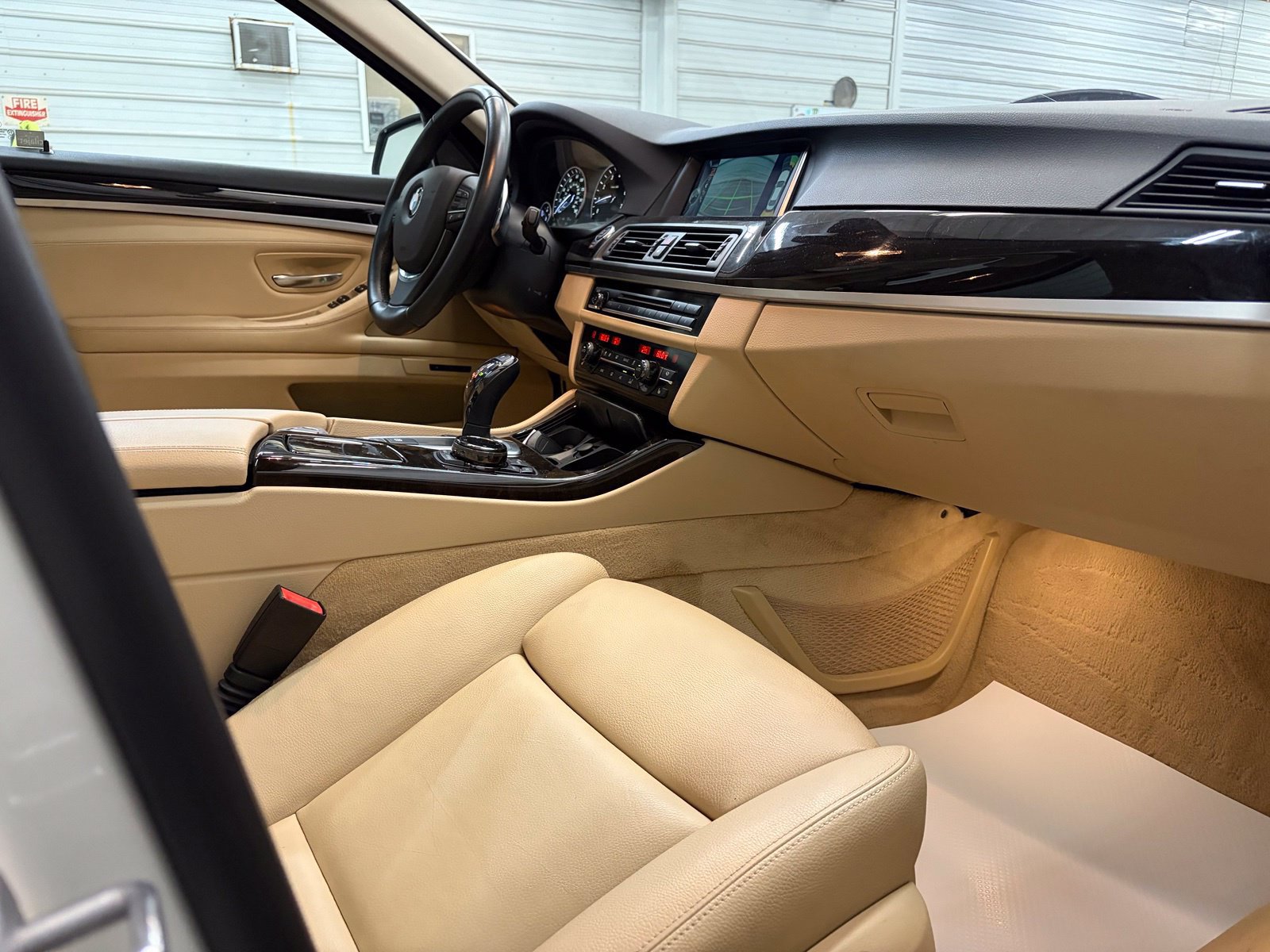 Used 2014 BMW 550i xDrive Sedan AWD/4WD image 24