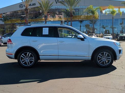 Used 2016 Volkswagen Touareg Sport image 4