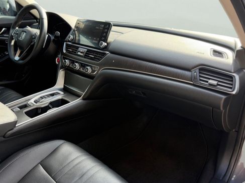 Used 2019 Honda Accord Touring image 18