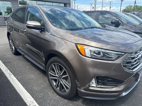 Used 2019 Ford Edge Titanium w/ Equipment Group 301A AWD/4WD image 4